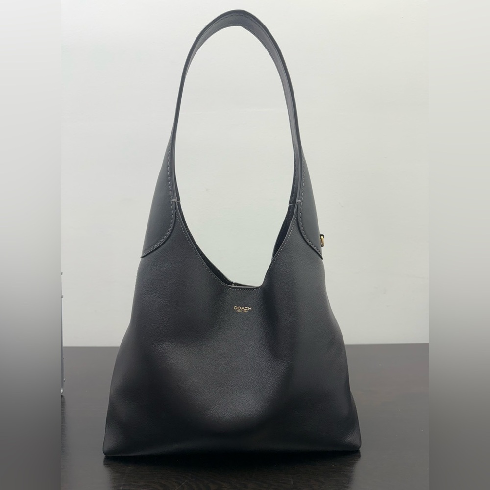 Coach Black Leather Hobo Bag Sleek Design